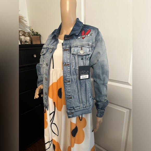 Face Graffiti Print Acid Wash Denim Jacket-NWT - Picture 7 of 9